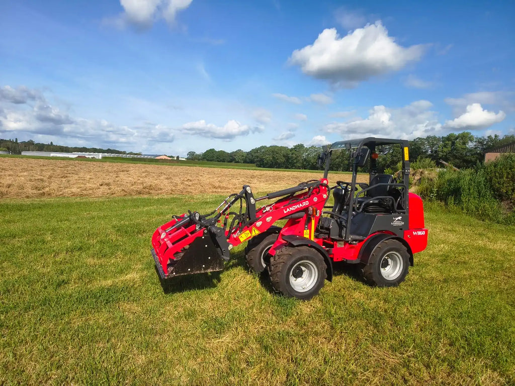 Europe Best-Selling Compact Loader W1160 Mini Loader LANDWARD Original Japanese Diesel Engine Wheel Diesel Loader Customization