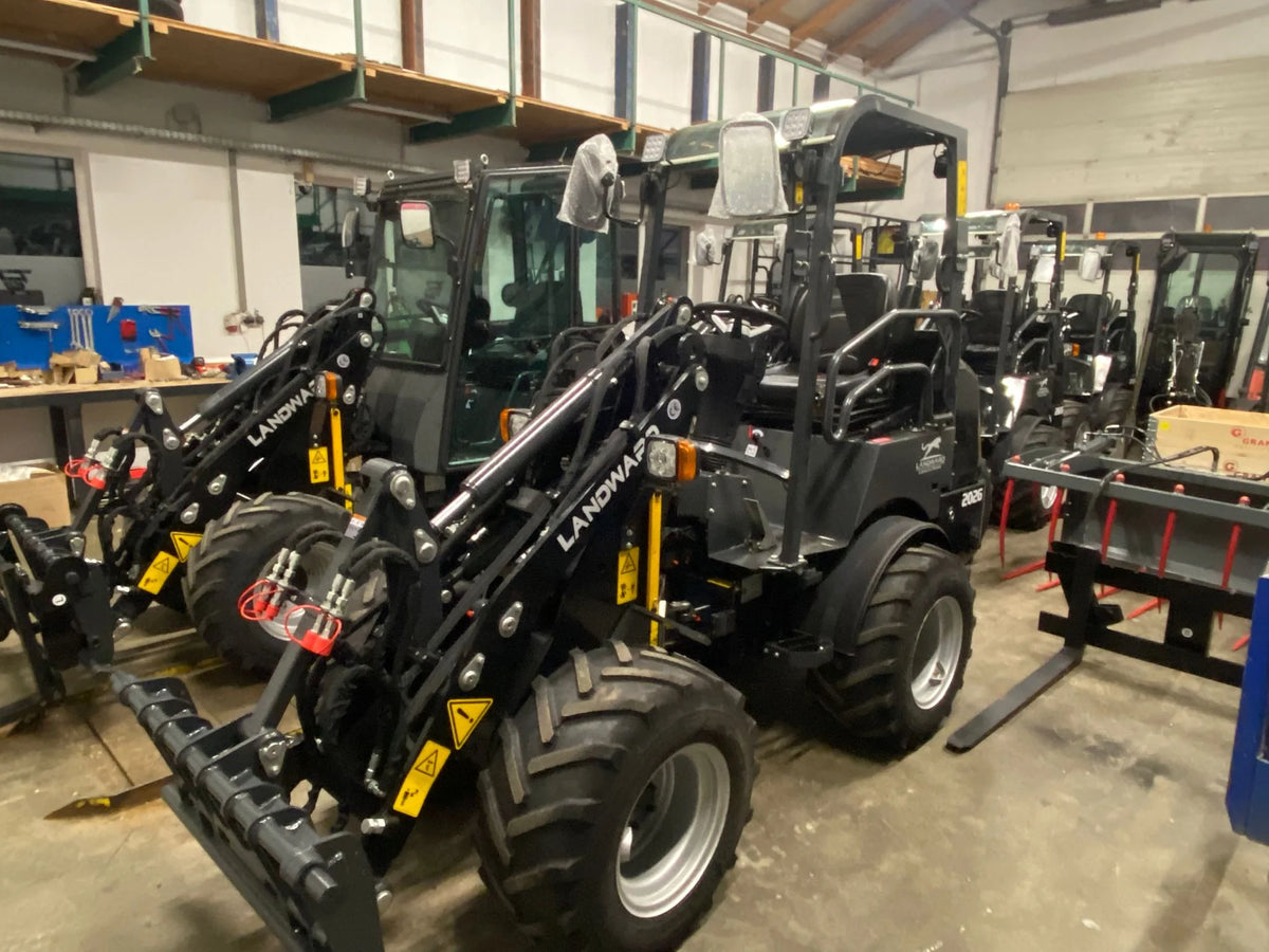 Farm Loader Diesel Kubota Engine Mini Loader Euro5 EPA Wheeled Mini Loader Hydraulic 4×4 Compact Loader 2 Ton Loaders Customized