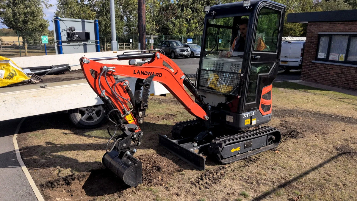 Landward Factory 3 Ton Mini Excavator Customize Small minibagger Wholesale excavators Hydraulic 2.5 ton Mini Excavators Machine