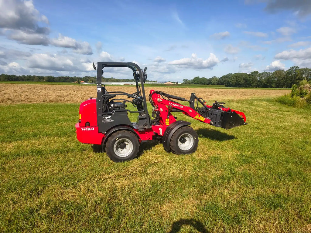 Europe Best-Selling Compact Loader W1160 Mini Loader LANDWARD Original Japanese Diesel Engine Wheel Diesel Loader Customization