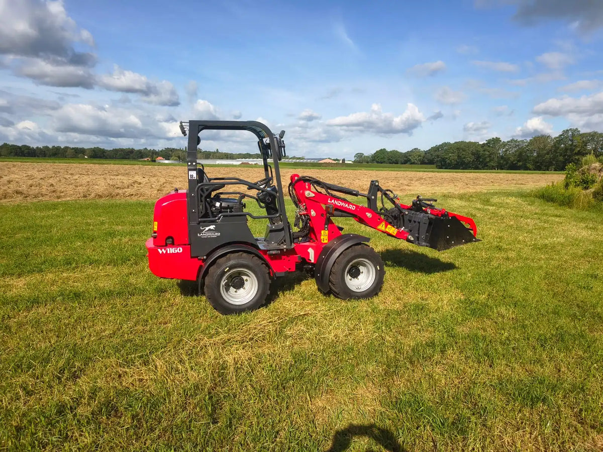 Europe Best-Selling Compact Loader W1160 Mini Loader LANDWARD Original Japanese Diesel Engine Wheel Diesel Loader Customization